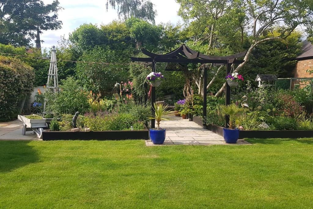 Peaceful Self Contained Studio In Lovely Garden. Hinckley Exterior foto